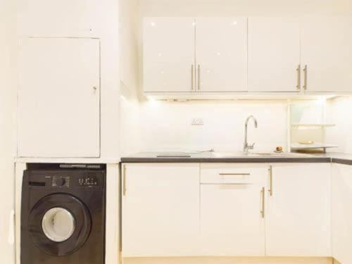 Feel At In London, Bank Payment To The Host Apartment London