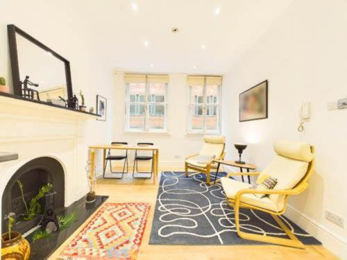 Apartment Feel At In London, Bank Payment To The Host *